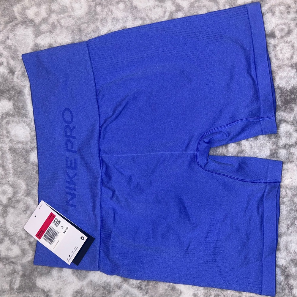 Nike Violet-Lavender Pro Sports Bra and Bike Shorts Set - Picture 4 of 4